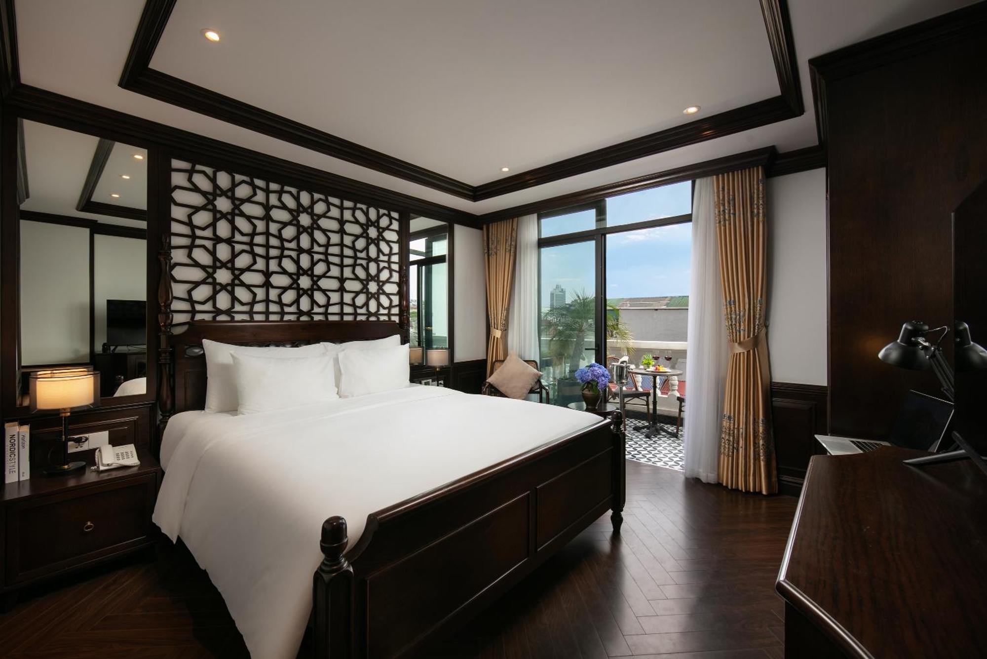 May De Ville Crown Hotel ハノイ市 エクステリア 写真 Deluxe Suite