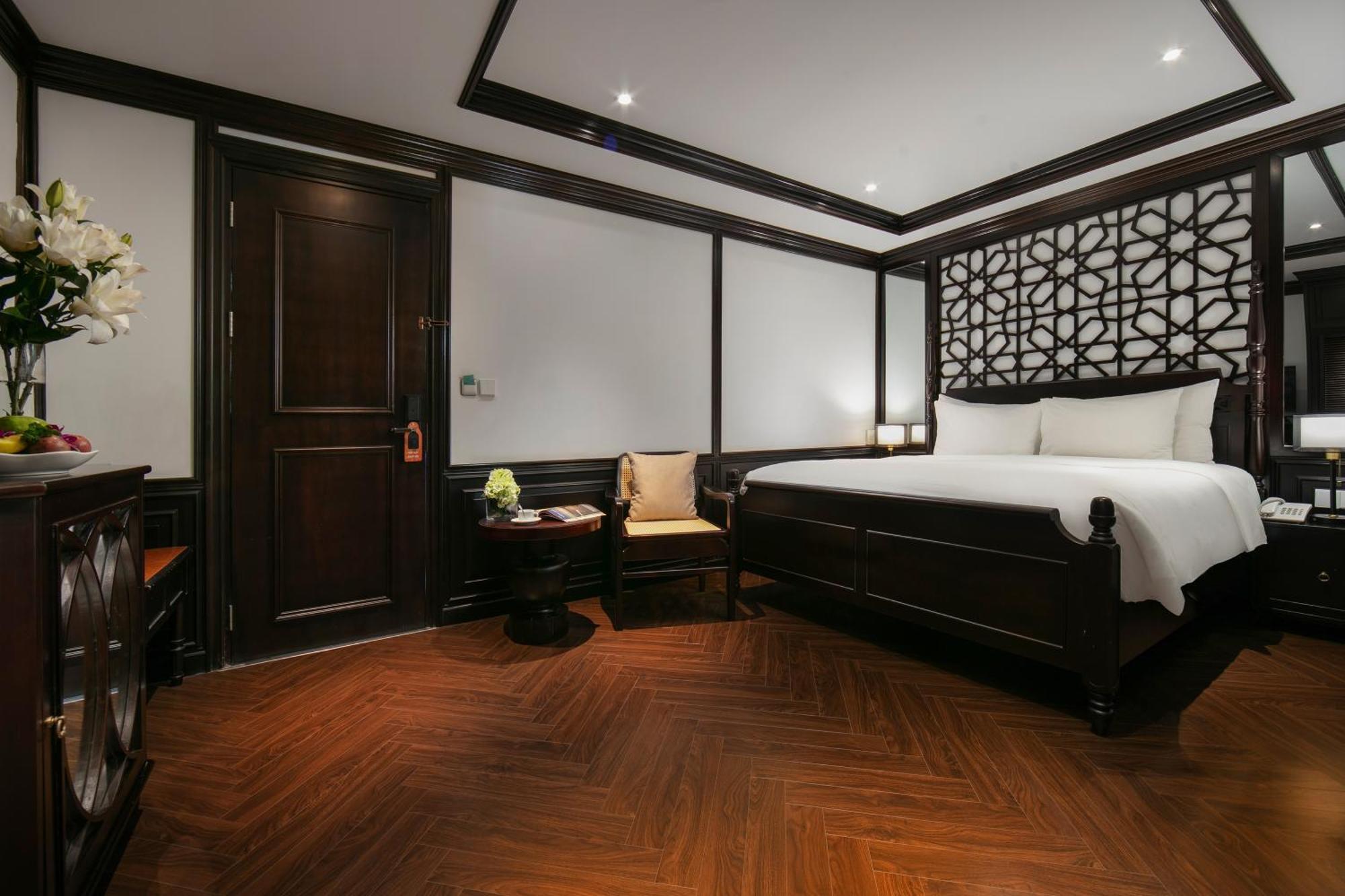May De Ville Crown Hotel ハノイ市 エクステリア 写真 Deluxe Suite