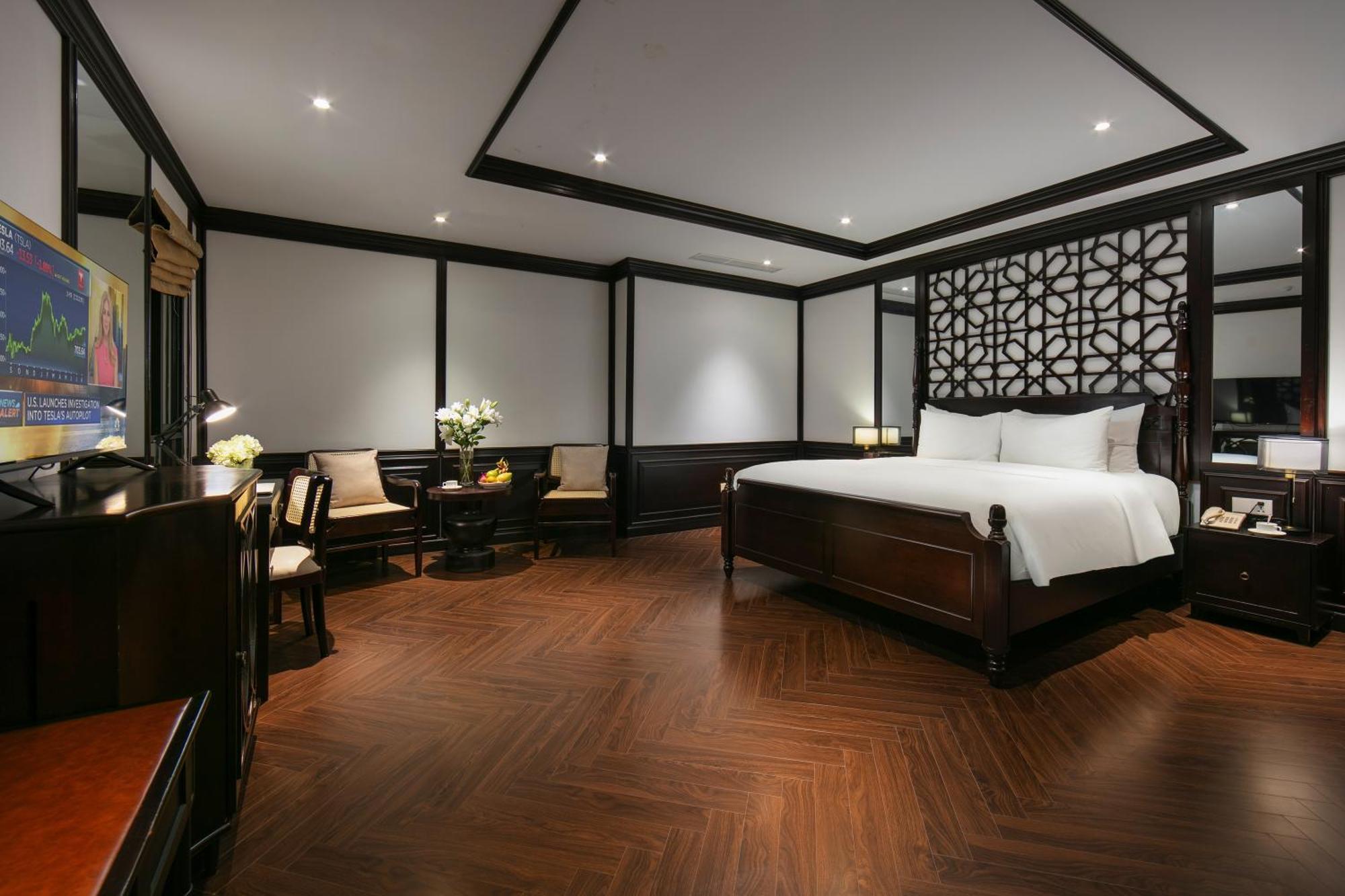 May De Ville Crown Hotel ハノイ市 エクステリア 写真 Suite