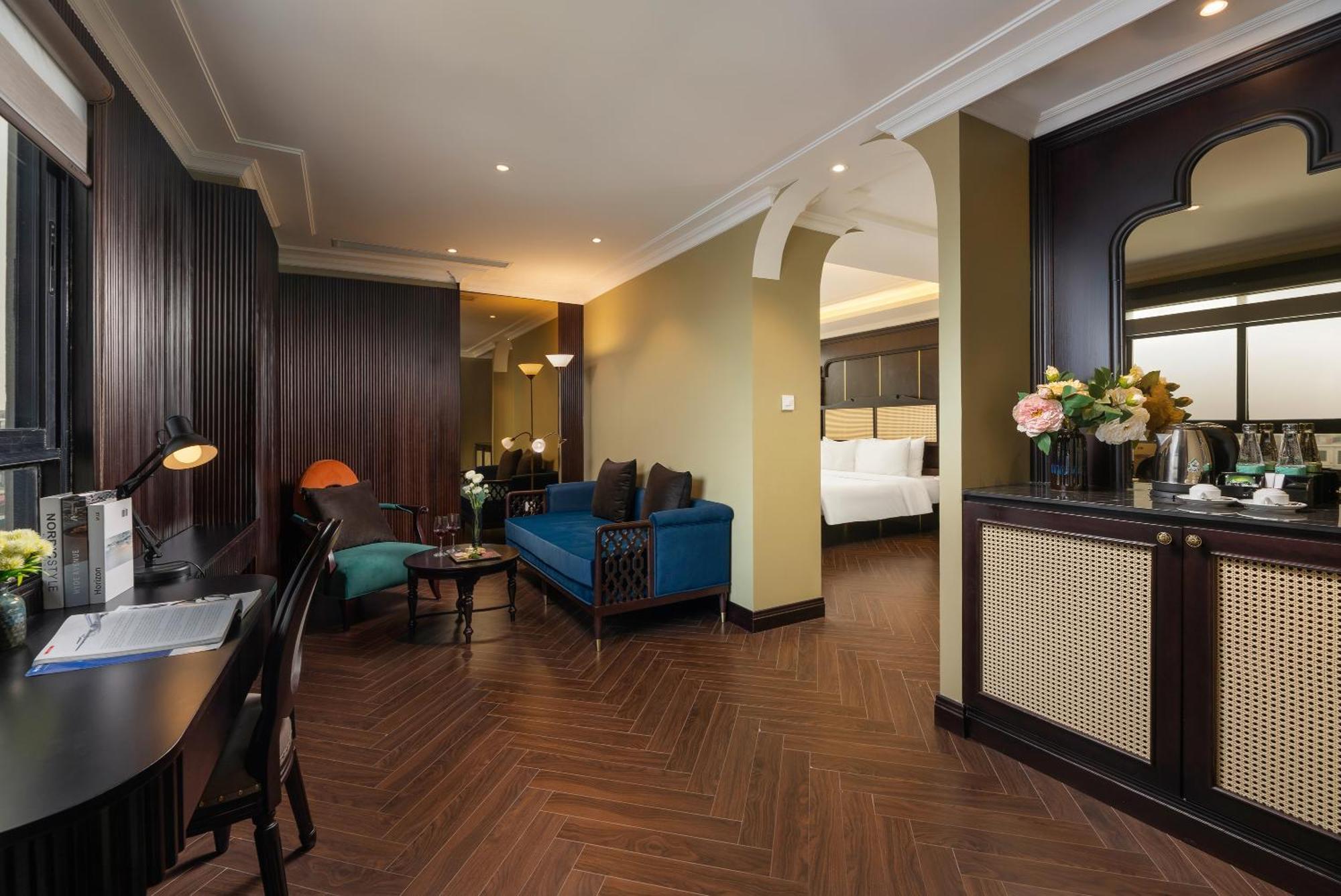 May De Ville Crown Hotel ハノイ市 エクステリア 写真 Suite